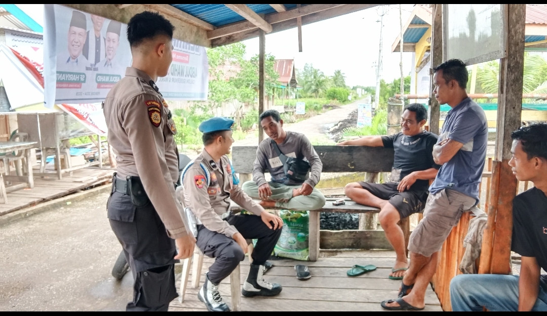Jelang Pilkada 2024, Personil Polsek Teluk Belengkong Tingkatkan Patroli di Desa Sakarotan untuk Kamtibmas