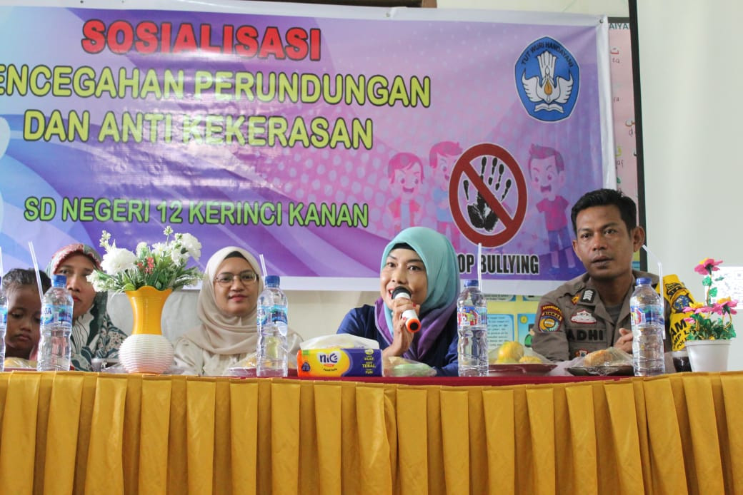 Bhabinkamtibmas Polsek Kerinci Kanan Sosialisasikan Pencegahan Bullying di SD Negeri 12