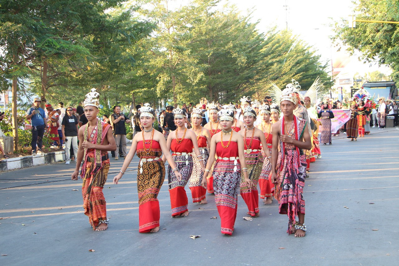 Fashion Carnaval Pagelaran Budaya Hari Bhayangkara ke-78