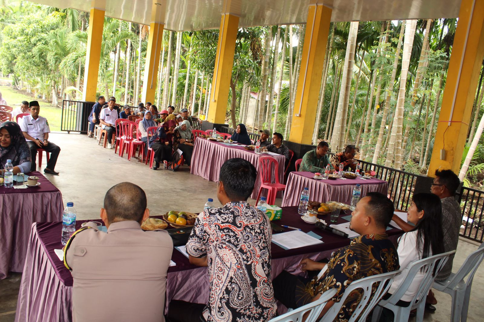 Disela Rapat Desa, Polsek Bantan Sampaikan Pesan Pilkada Damai