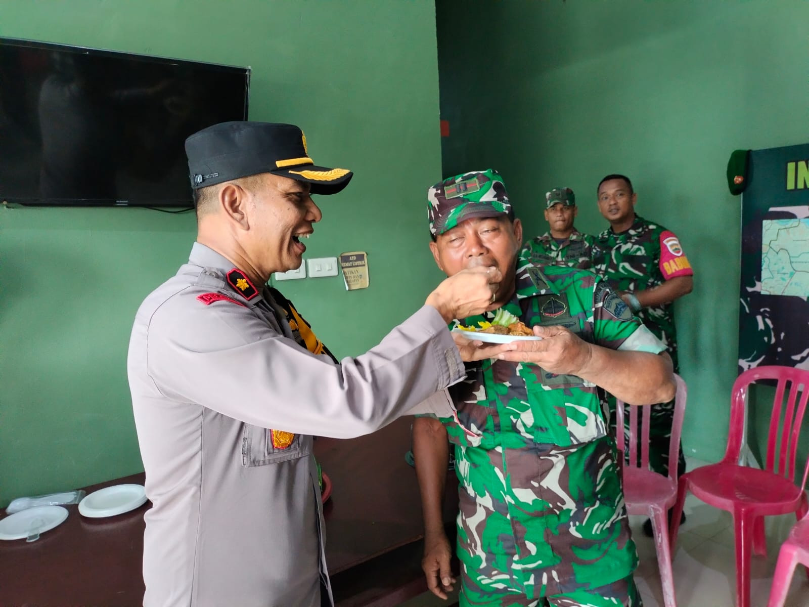 HUT TNI ke-79, Kapolsek Bukit Batu Perkuat Sinergi dengan Koramil 05 Sei Pakning