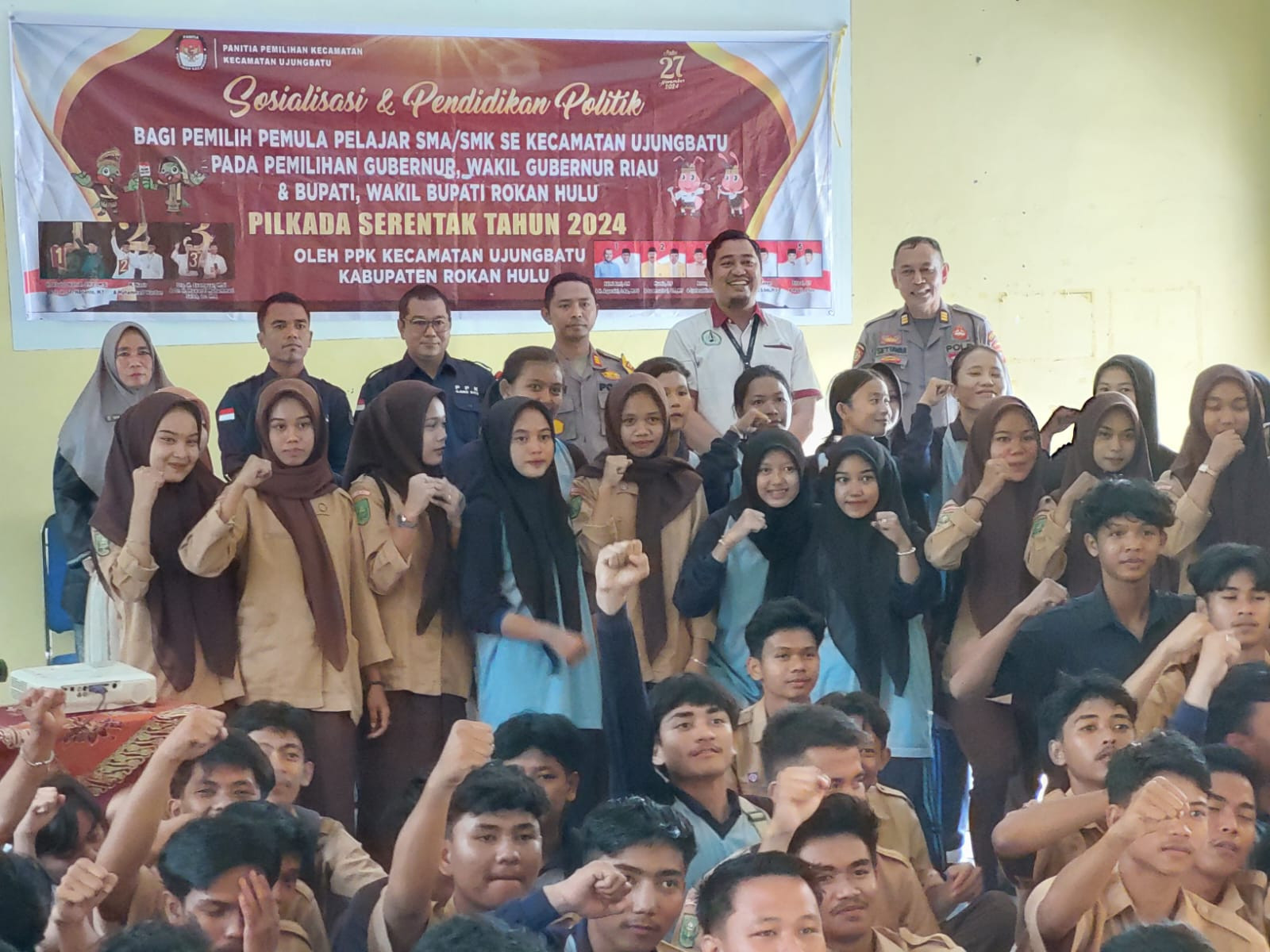 OMP-LK24:  Kapolsek Ujungbatu Jadi Nara Sumber Pendidikan Politik Bagi Pemilih Pemula