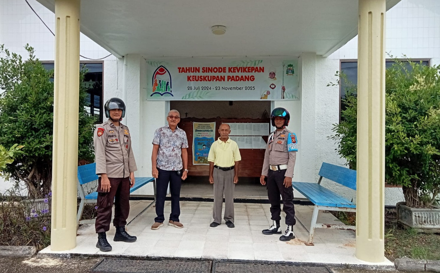 Polsek Bukit Batu Beri Rasa Aman Ibadah Minggu Kasih Jelang Pilkada