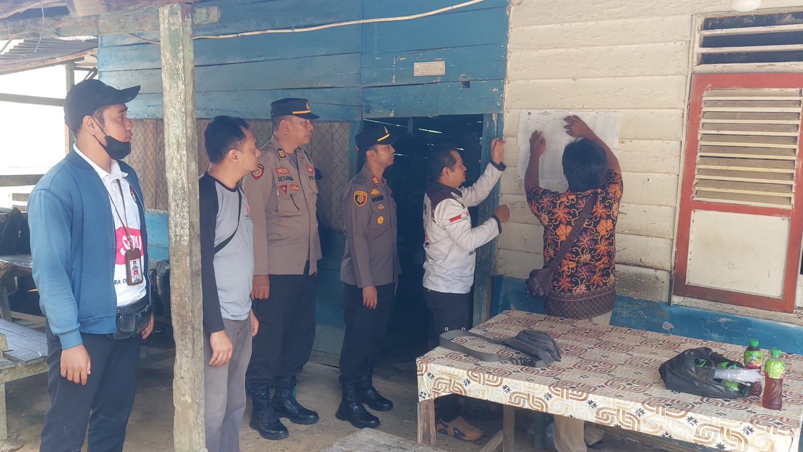 Kapolsek Ujung dan Panwascam Sosialisasi Cooling System Pilkada 2024 dan Pasang Daftar DPTb