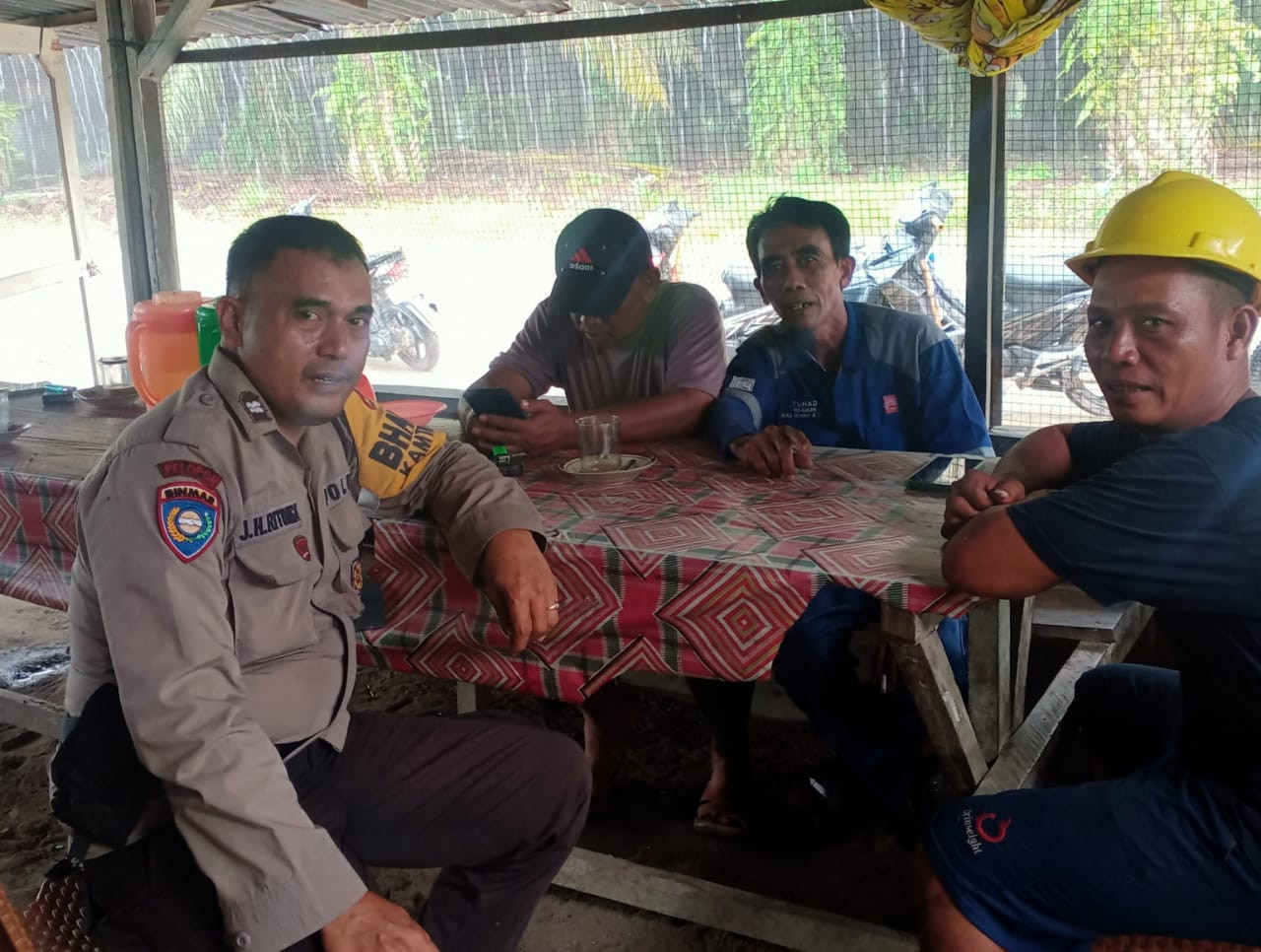 Personil Pujud Sampaikan Pesan Cooling System di Kepenghuluan Perkebunan Siarang-arang