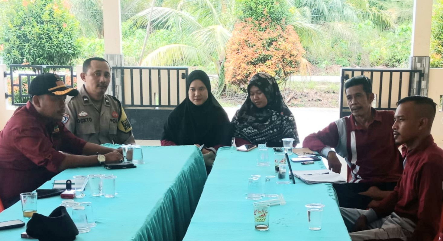 Bhabinkamtibmas Desa Deluk Cooling system Bentuk Upaya Meredakan Ketegangan di Masyarakat