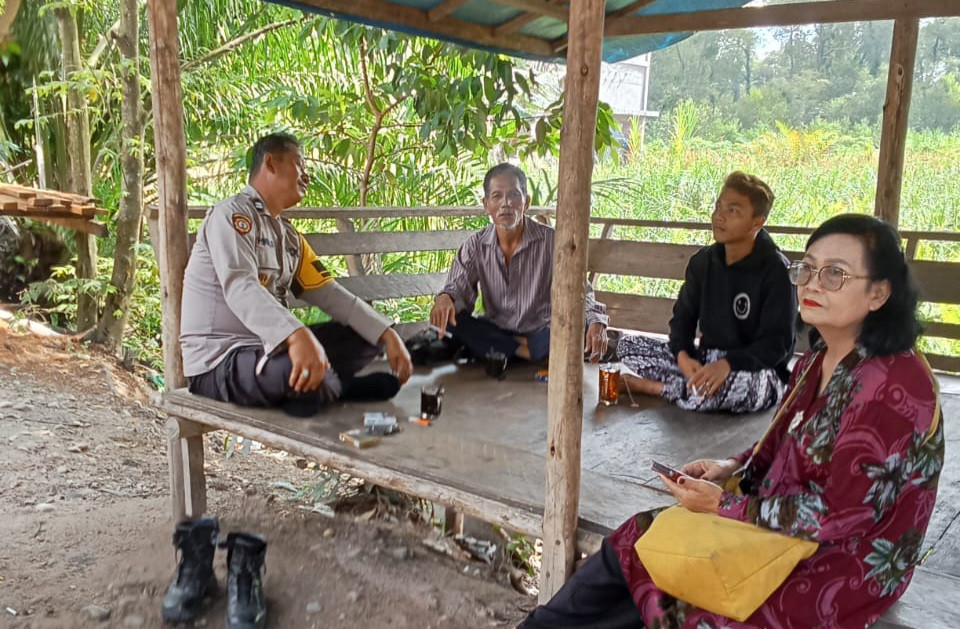 Warga Desa Bukit Kerikil Dapat Edukasi dan Sosialisasi Kamtibmas Jelang Pilkada