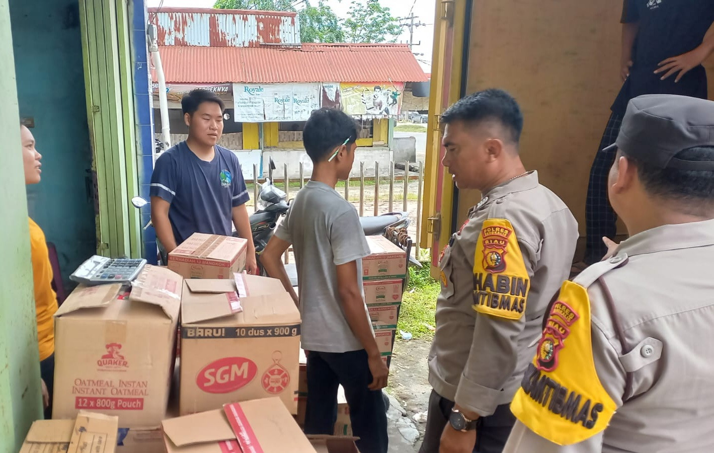 Polsek Mandau Beri Pembekalan Kepada Buruh Angkut, Ajak Ajak Salurkan Aspirasi Pemilukada Damai