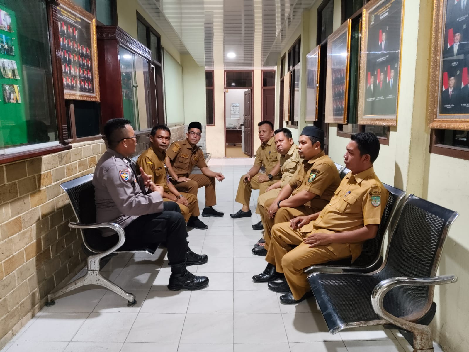 Sat Binmas Polres Rohul Bersama Pegawai DPRD Sosialisasikan Cooling Syatem