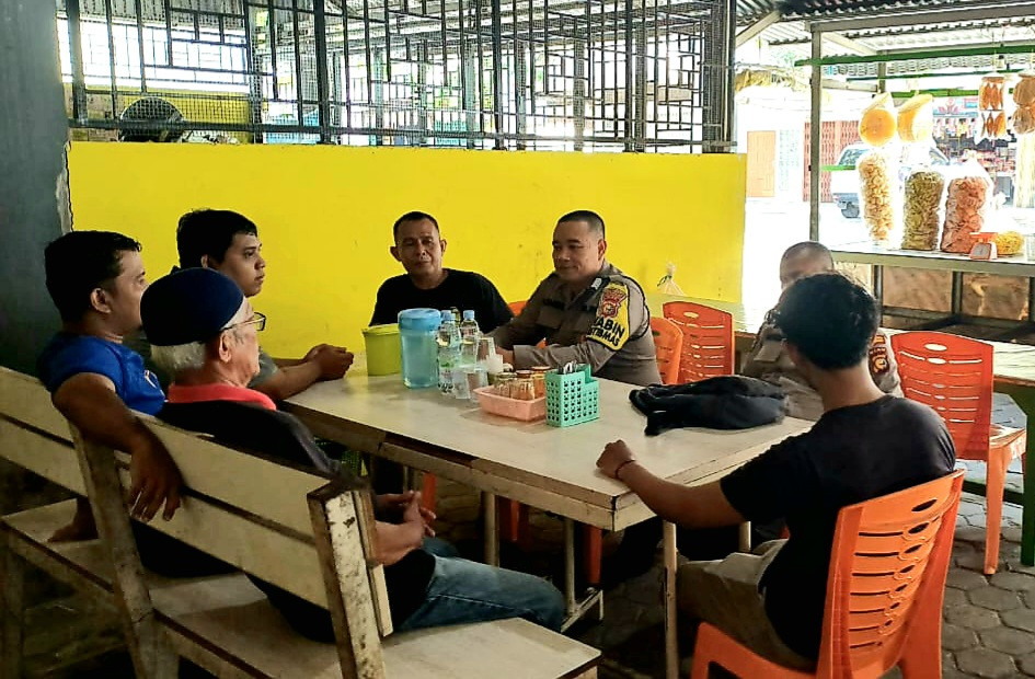Polsek Senapelan Ajak Pedagang Harian Dialog Kamtibmas, Wujudkan Pilkada Sejuk dan Kondusif