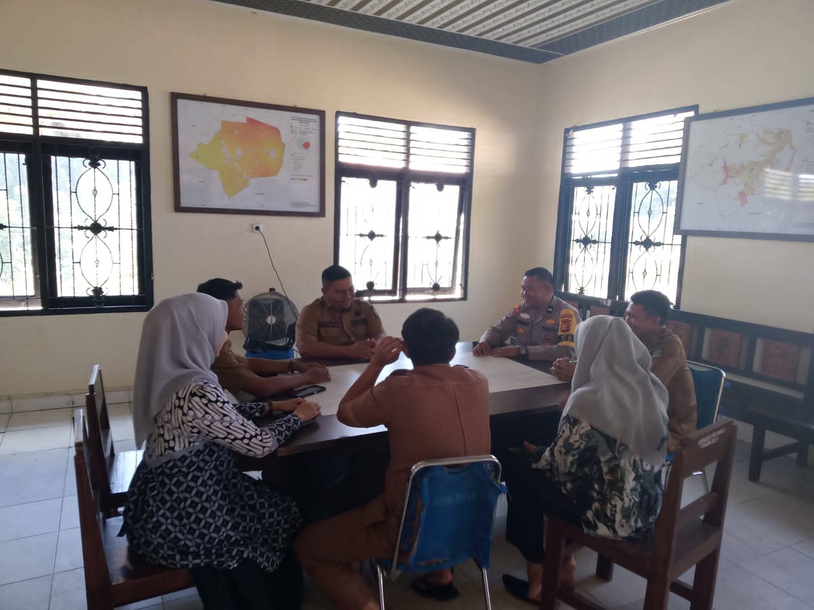 Personil Polsek Kabun Giat Cooling System Bersama Pemerintah Desa