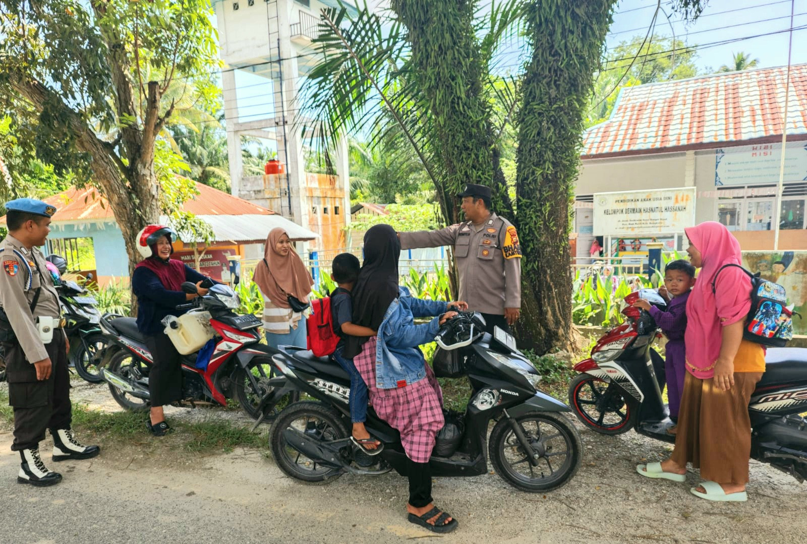 Polsek Siak Kecil Gandeng Ibu-Ibu Ciptakan Suasana Pilkada Damai