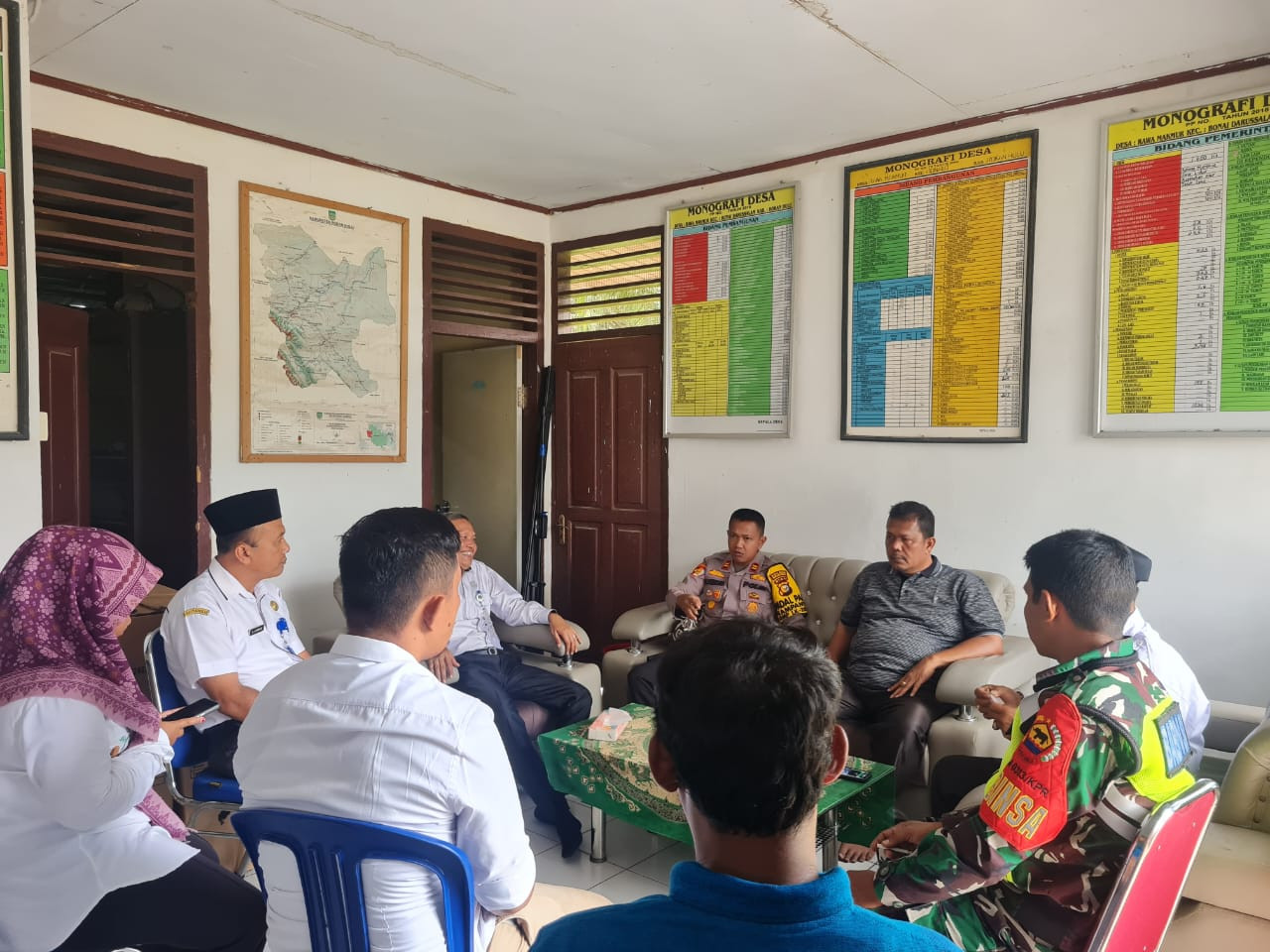 Sampaikan Pesan Pilkada Damai, Kapolsek Bonai Darussalam Cooling System di Rawa Makmur