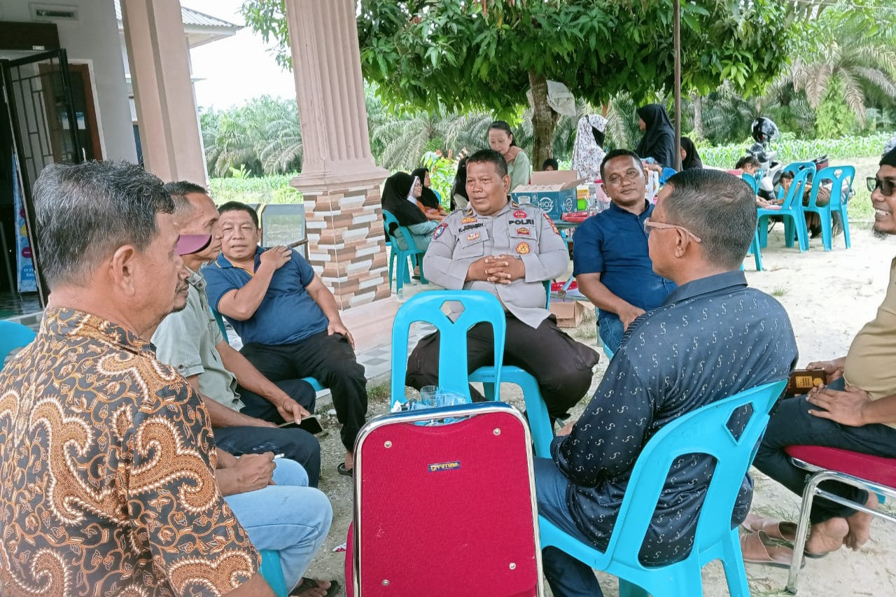 Jelang Pilkada 2024, Kanit Binmas Polsek Rumbai Sambang tokoh Masyarakat Maharani