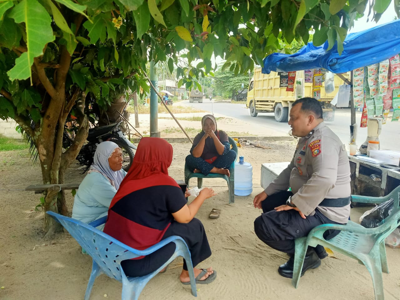 Polsek Pujud Sampaikan Pesan Cooling System Bersama Tokoh Masyarakat Tanjung Sari