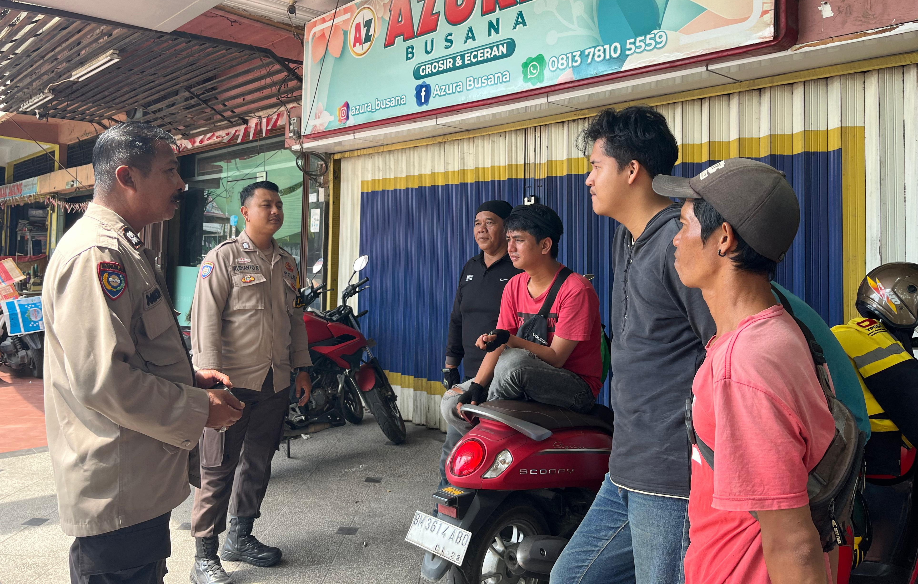 Jaga Kamtibmas, Bhabin Polsek Senapelan Sambangi Pemuda Kel.Padang Bulan