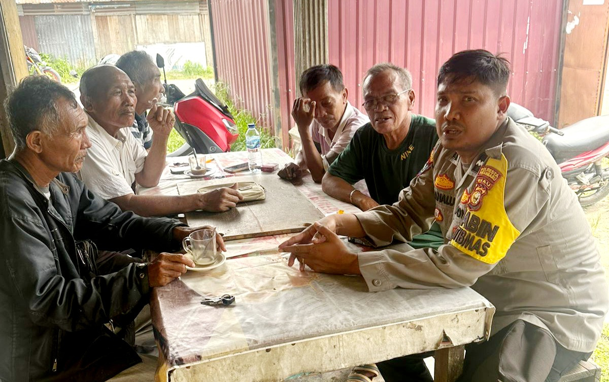 Ngopi Bareng, Polsek Rumbai Ajak Warga Jaga kerukunan Wujudkan Pilkada Sejuk, Damai dan Kondusif