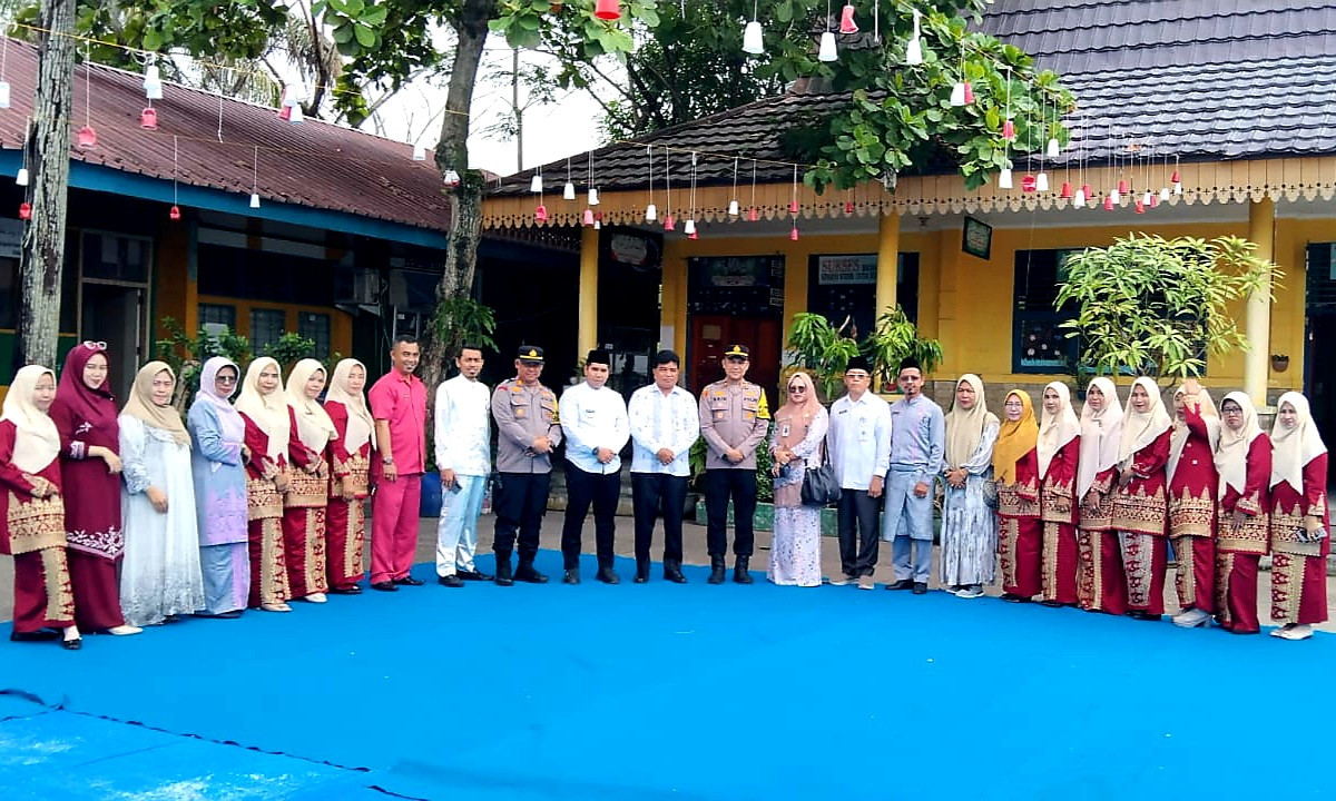 Patroli Dialogis, Polsek Rumbai Pesisir Adakan Pertemuan Silaturahmi Bersama Guru SD N 08 dan SD N 09