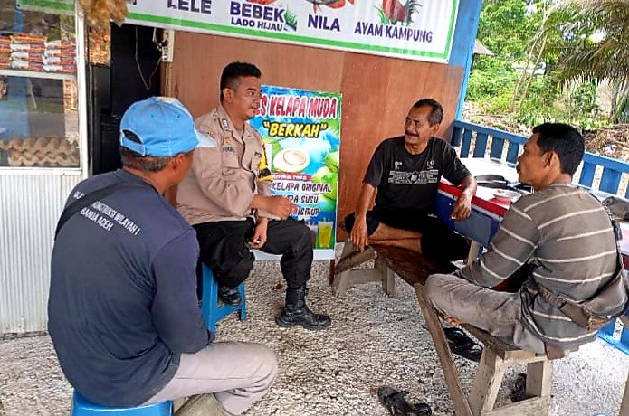 Polsek Tenayan Raya Sambangi Warga Kel.Mentangor Untuk Wujudkan Pilkada 2024 Damai dan Kondusif