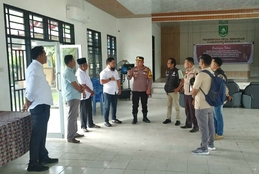 Kapolsek Mandau Tegaskan Keamanan Pemilu: Pemasangan CCTV Jadi Prioritas di PPK Bathin Solapan