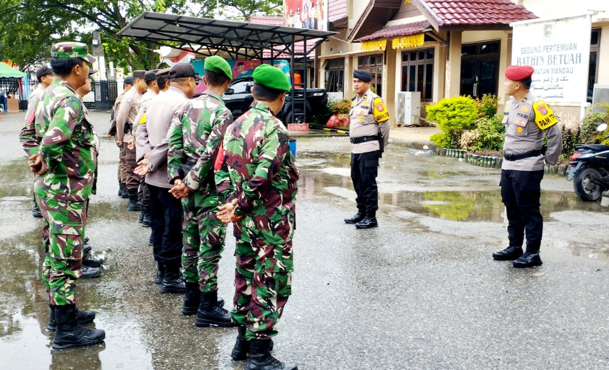 Polsek Mandau Siaga 24 Jam Amankan Kantor PPK Mandau dan Bathin Solapan Jelang Sidang Pleno