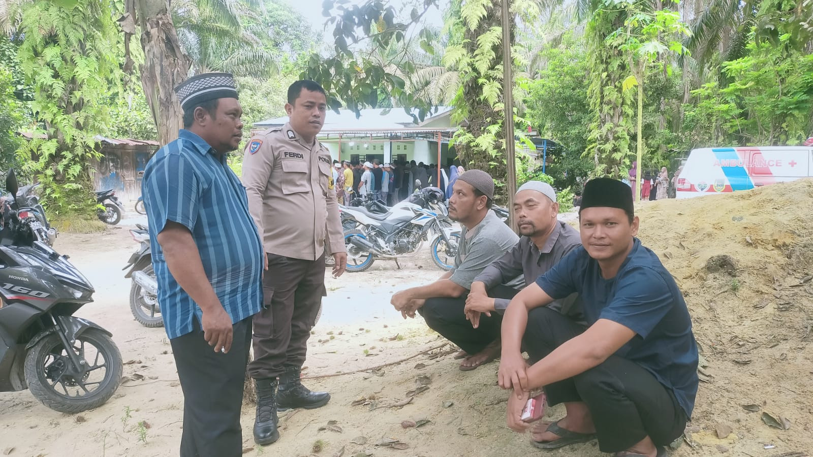 Sambangi Warga Sungai Tapah, Polsek Pujud Masifkan Cooling System 