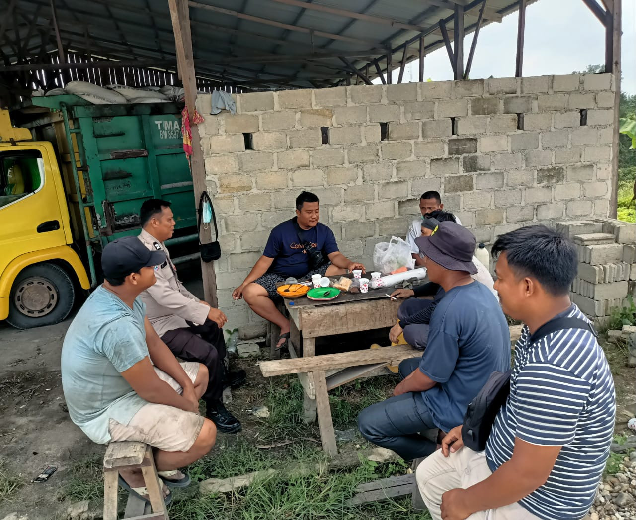 Ujung Tombak Polri, Bhabinkamtibmas Polsek Pujud Gelar Cooling System bersama Warga 