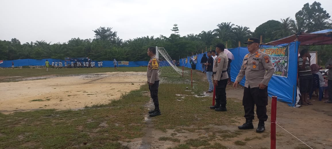 Kapolsek Pujud Pimpin Pengamanan Semi Open Turnamen di Sungai Tapah
