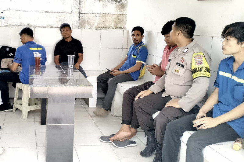 Polsek Mandau Melaksanakan Giat Cooling System ke Kantor Desa Sebangar