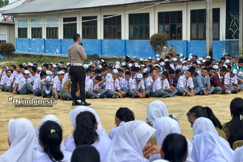Sat Lantas Polres Siak Edukasi Tertib Berlalulintas Lewat Program Police Goes to School 