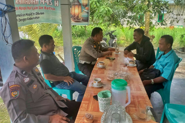 Polsek Mandau Siarkan Pilkada Damai 2024 Lewat Program Ngopi Bersama