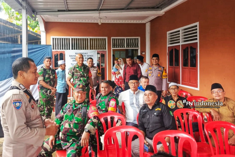 Ciptakan Persatuan Bangsa, Personel TNI-Polri Kompak Sambang ke Rumah Warga 