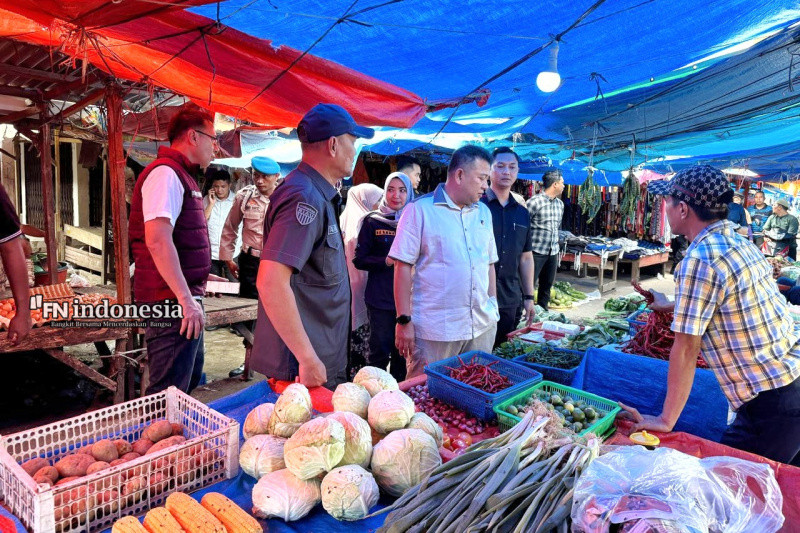 Dirkrimsus Polda Riau Blusukan ke Pasar Cikpuan, Pantau Bahan Pokok Jelang Pilkada 2024