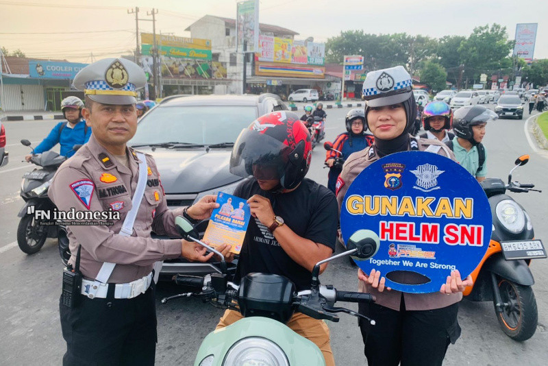 Bawah Papan Gimmick, Brosur dan Stiker, Satlantas Polresta Pekanbaru Sosialisasikan Pilkada Damai 2024