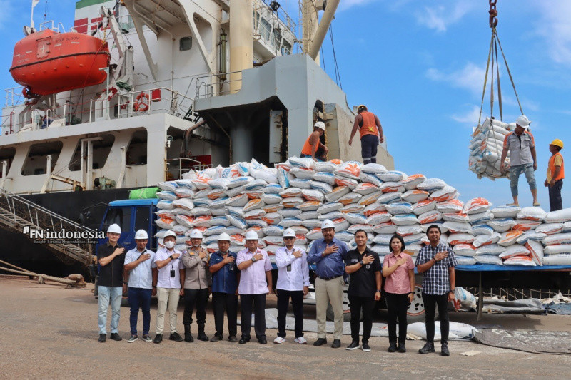 Jelang Pemilukada, Polda Riau Awasi Pembongkaran Beras Bulog Asal Myanmar di Dumai