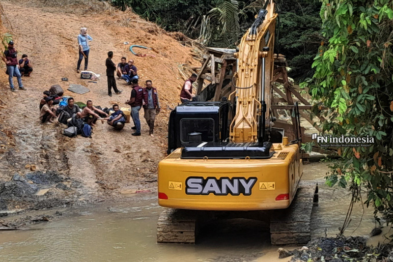 Lima Pelaku PETI di Kuansing Ditangkap Polda Riau, 1 Eskavator Diamankan 