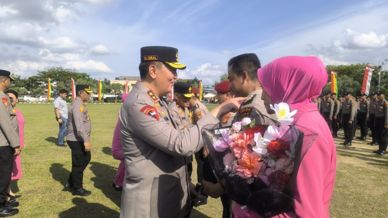 Lantik 8 Perwira, Ini Pesan Kapolda Riau