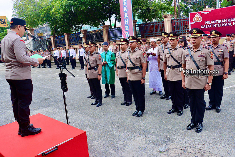 Kapolresta Pekanbaru Pimpin Upacara Pisah Sambut Pejabat utama 