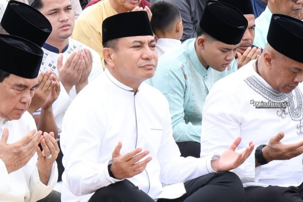 Kapolda Riau Gelar Salat Idulfitri 1446 H Bersama Ribuan Masyarakat di Lapangan Mapolda Riau