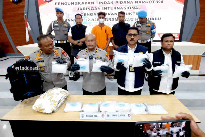 Ditresnarkoba Polda Riau Tangkap Kurir Jaringan Internasional, 12,82 Kg Sabu Disita