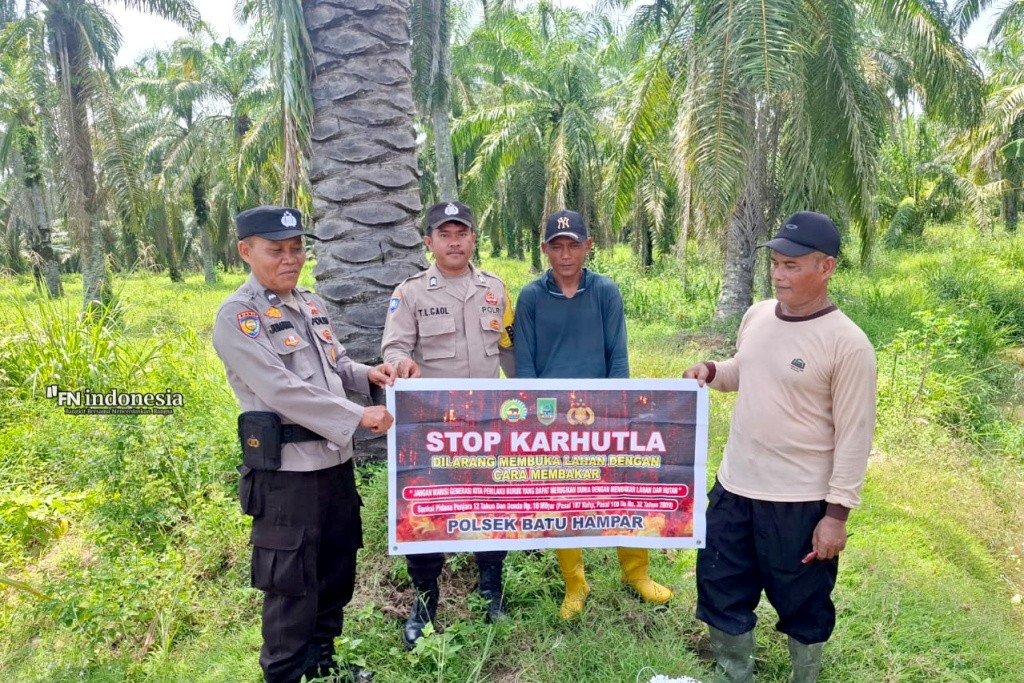 Cegah Karhutla, Personil Polsek Batu Hampar Beri Himbauan Larangan Membakar Hutan dan Lahan