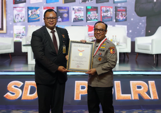 Irjen Dedi Raih Rekor MURI Perwira Tinggi Polri Penulis Buku Terbanyak