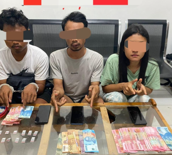 Polsek Pinggir Bekuk 5 Pengedar dan Pemakai Sabu di Hotel