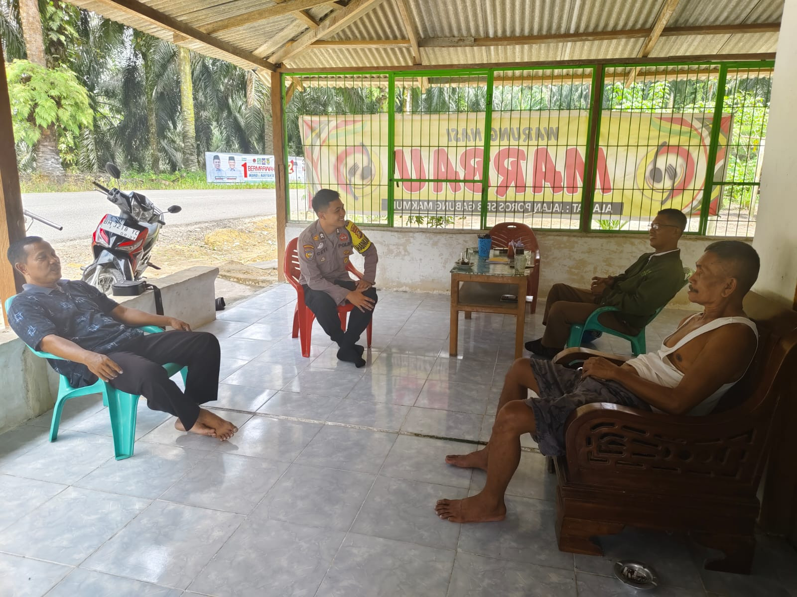 Sambangi Warga, Polsek Kerinci Kanan Himbau Wujudkan Pilkada Damai, Aman, dan Kondusif di Siak