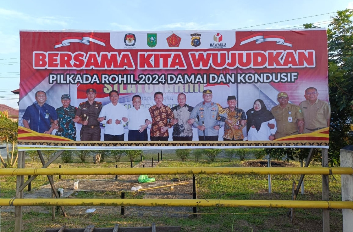 Sosialisasi Cooling System, Polres Rohil dan Jajaran Serentak Pasang Spanduk dan Baliho Pilkada Damai