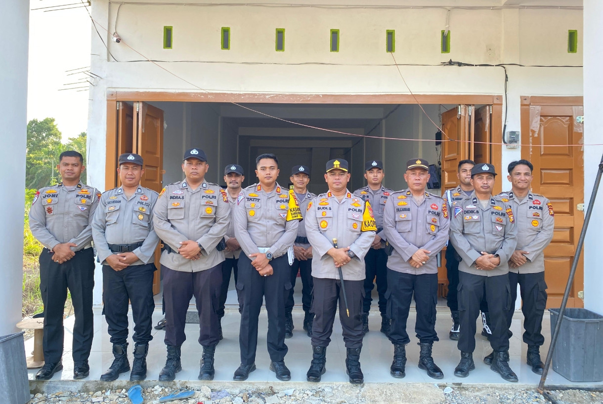Kapolres AKBP Budi Cek Logistik Pilkada di Gudang KPU Rohul 