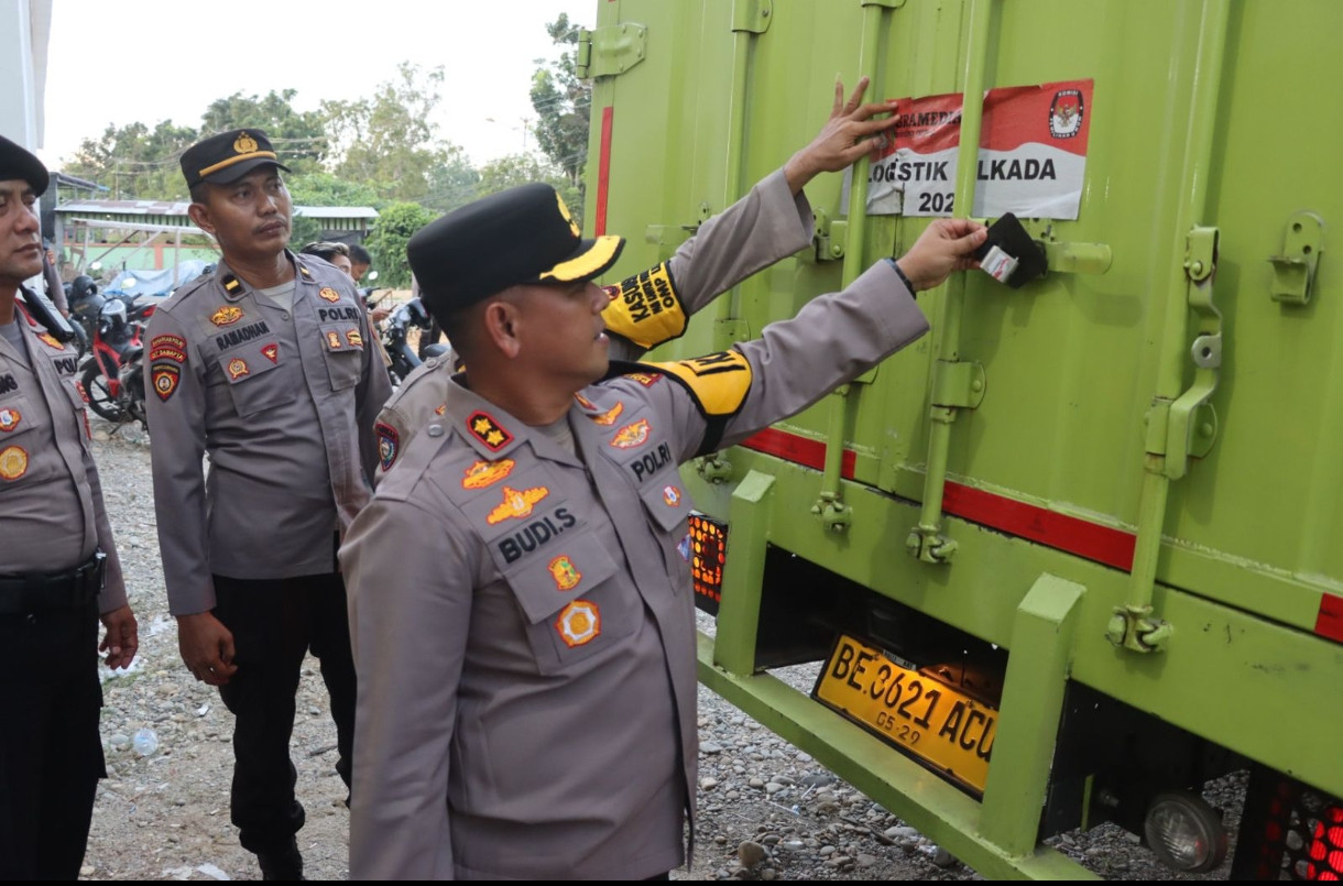 Pastikan Keamanan, Kapolres Rohul Monitoring Kedatangan Logistik Pilkada di Gudang KPU