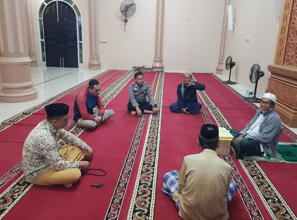 Edukasi Pilkada Damai, Personel Polsek Kabun Laksanakan Giat Cooling System di Mesjid Al-Fajar