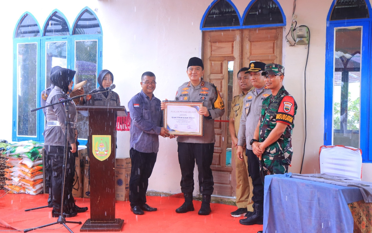 Resmikan Musholla Al-Muawwanah di Bagan Siapiapi, Kapolda Riau Serahkan Infak Rp 50 Juta 