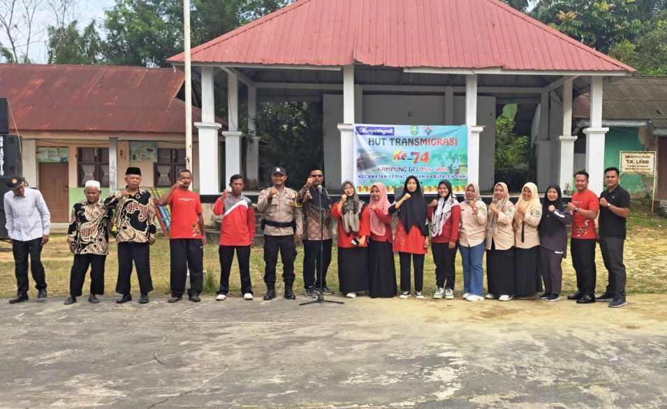 Polsek Kerinci Kanan Gelar Upacara Peringatan Hari Transmigrasi ke-74 di Kampung Delima Jaya